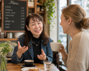 海外の人とカフェで英会話している女性
